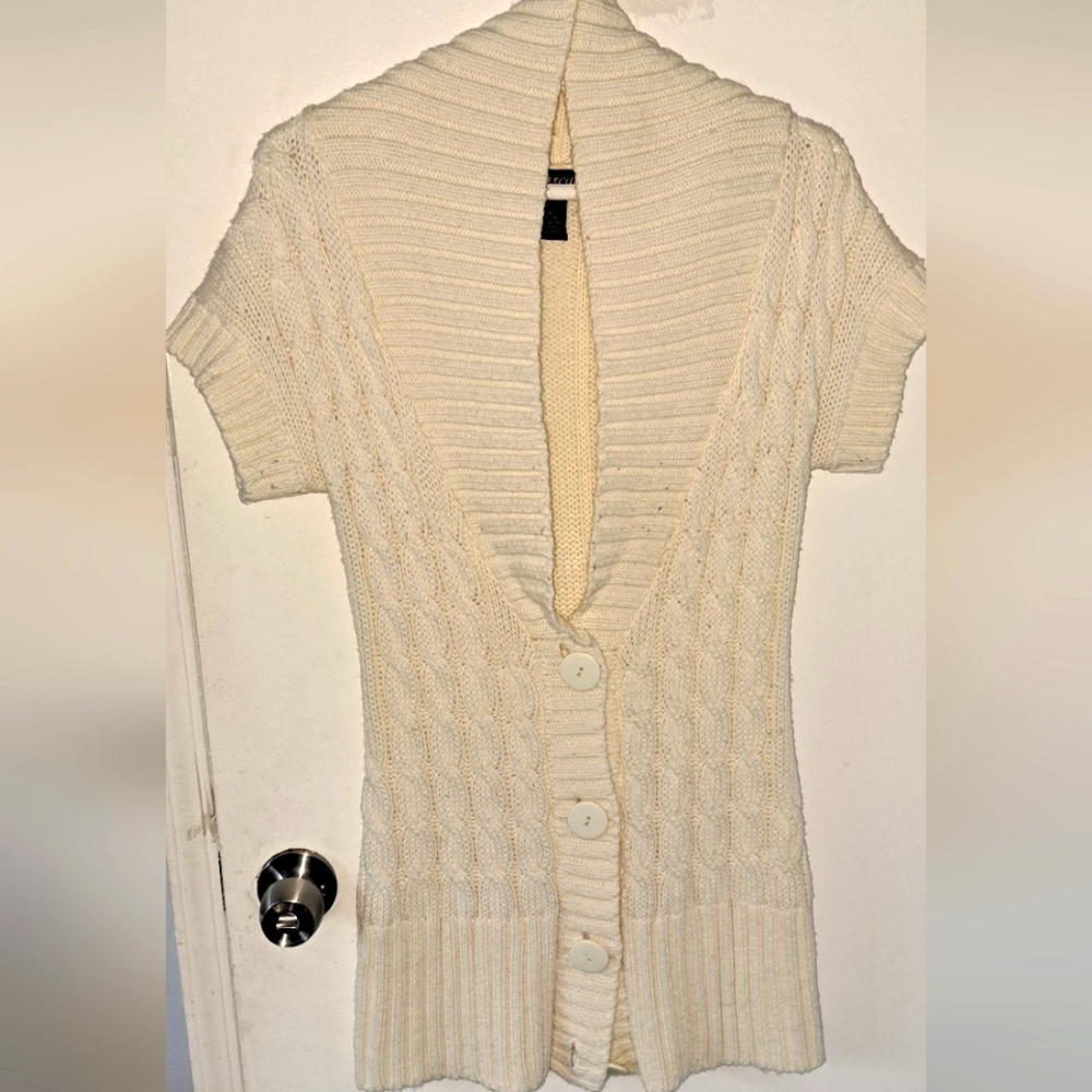 Wetseal short-sleeved button Cardigan